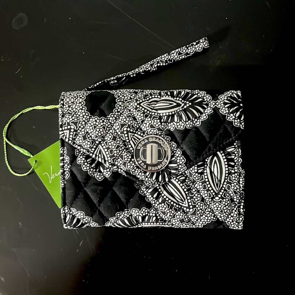 Vera Bradley Wristlet | Blanco Bouquet
